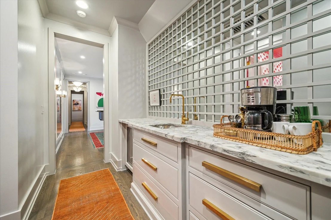Photo of 2520 Del Monte Drive