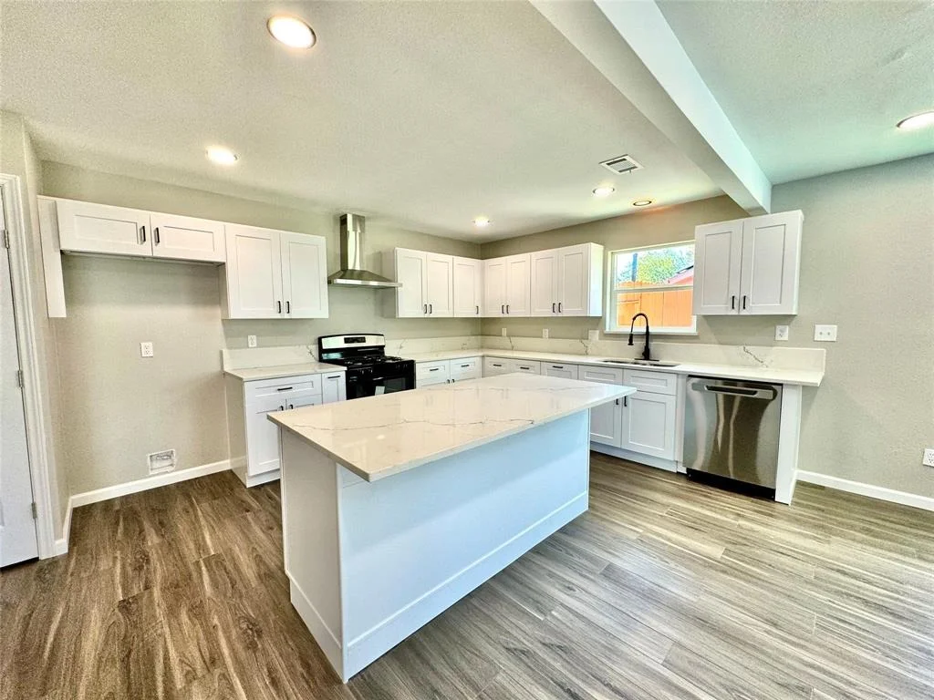 Photo of 6814 Sandy Oaks Drive