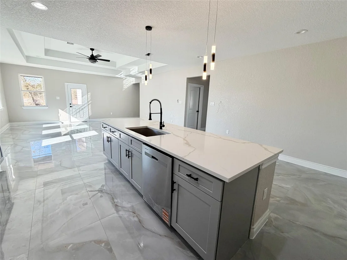 Photo of 1175 Road 5203