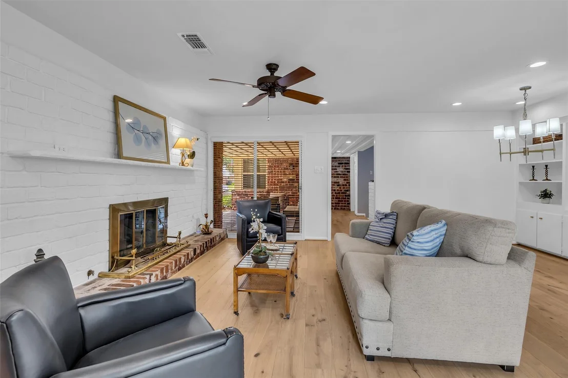 Photo of 10127 Hazelhurst Drive