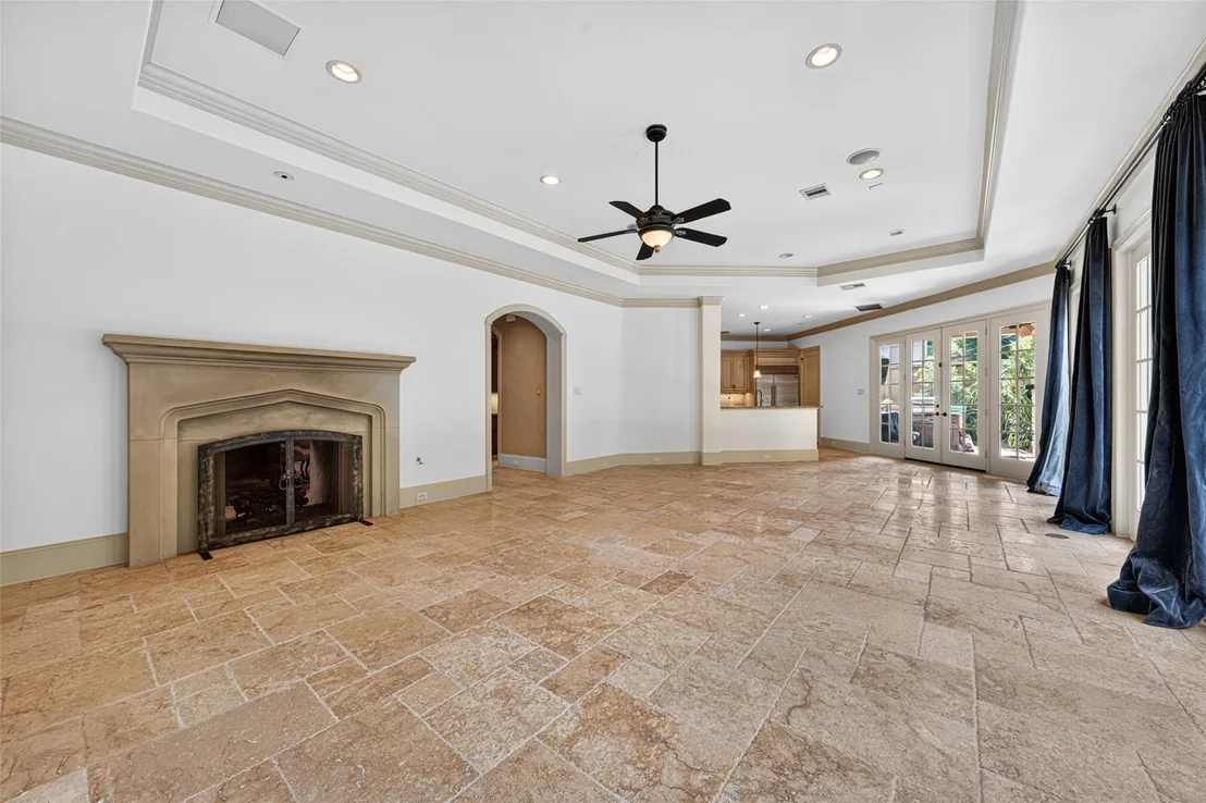 Photo of 2400 Avalon Place