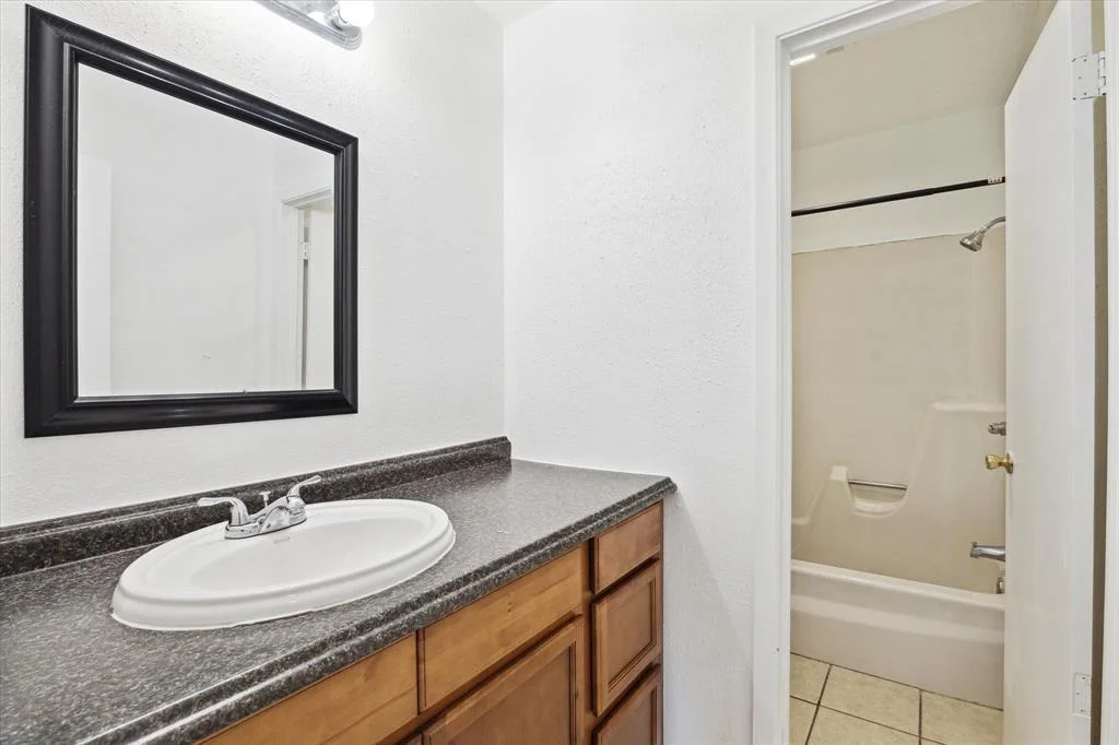 Photo of 893 Long Bow Road
