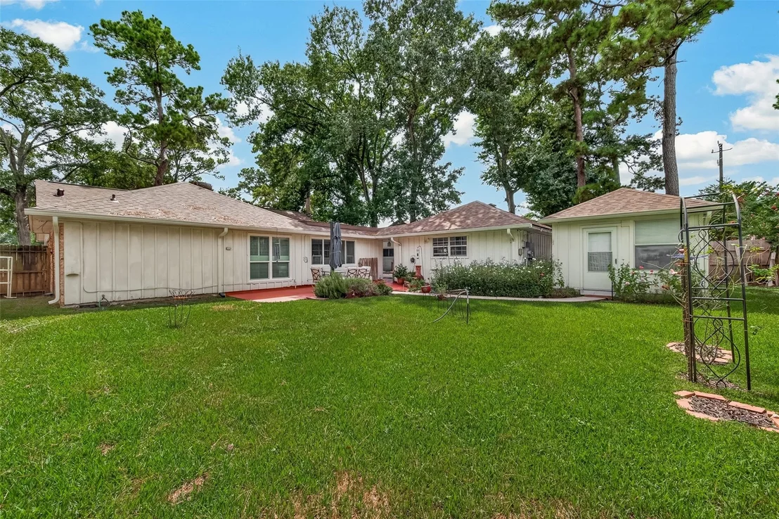 Photo of 10062 Warwana Road