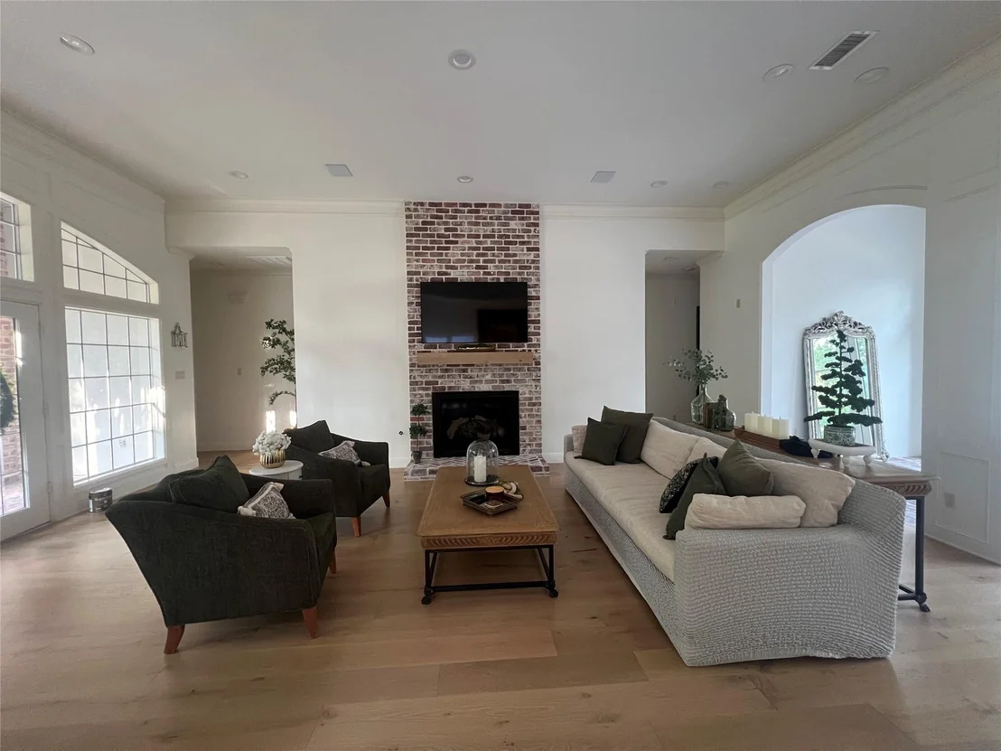 Photo of 51 N Wooded Brook Circle