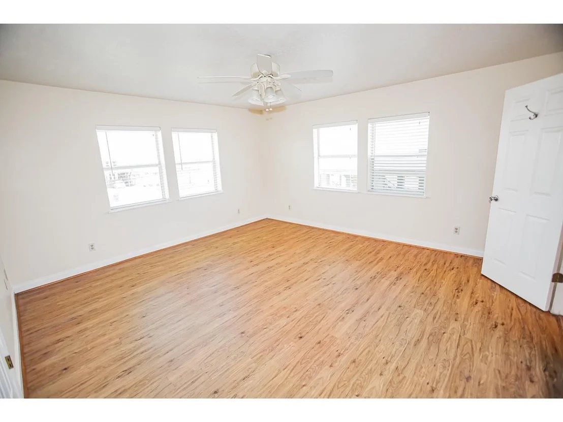 Photo of 419 Thunder Road