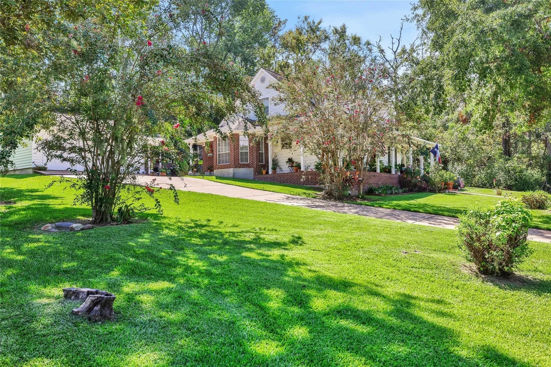 Photo of 220 Lake Oaks Boulevard