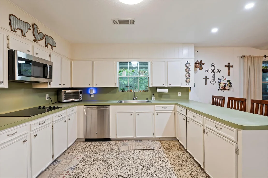 Photo of 725 Thompson Road