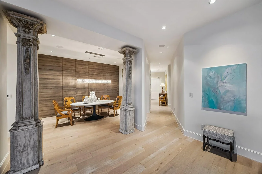 Photo of Unit 2202 at 1409 Post Oak Boulevard