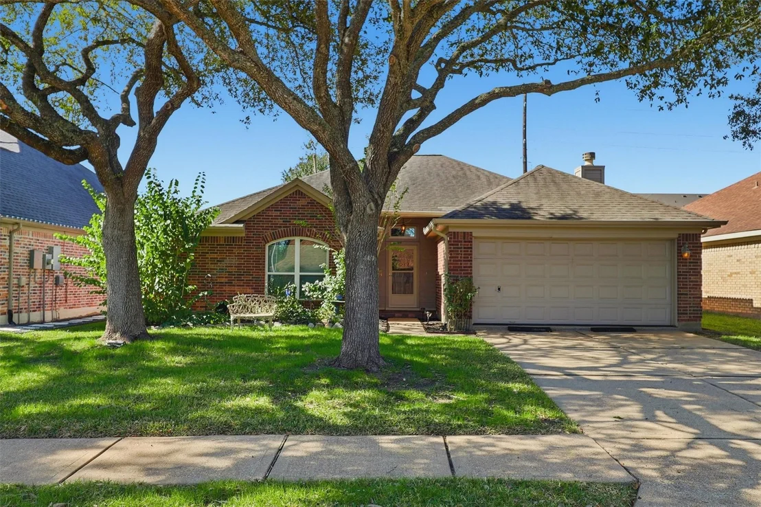 Photo of 6806 Oakleaf Trail Lane