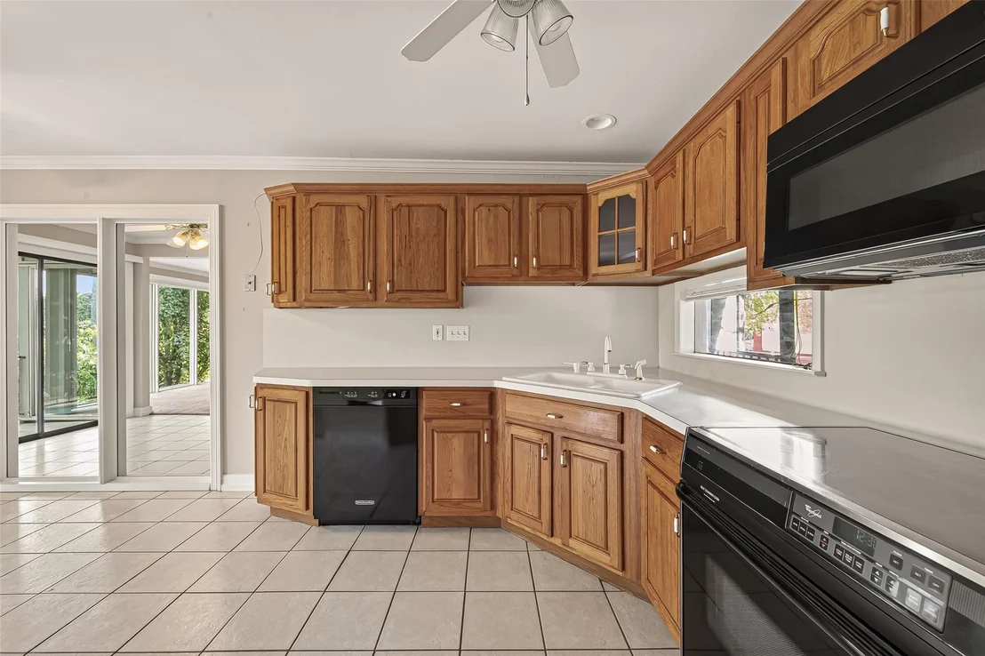 Photo of Unit 19 at 8211 Katy Freeway
