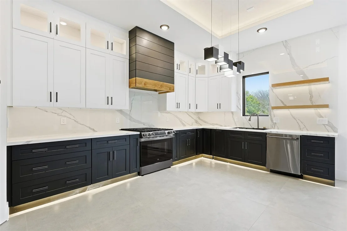 Photo of 619 Rolling Oaks