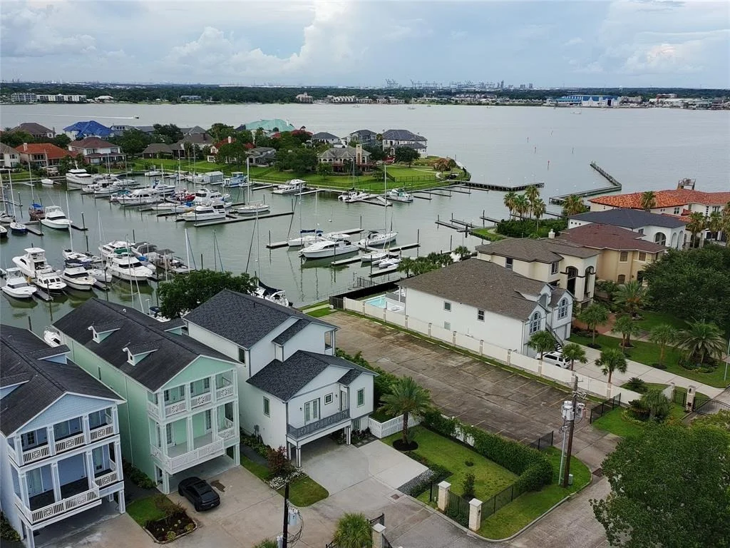 Photo of 2182 Marina Way