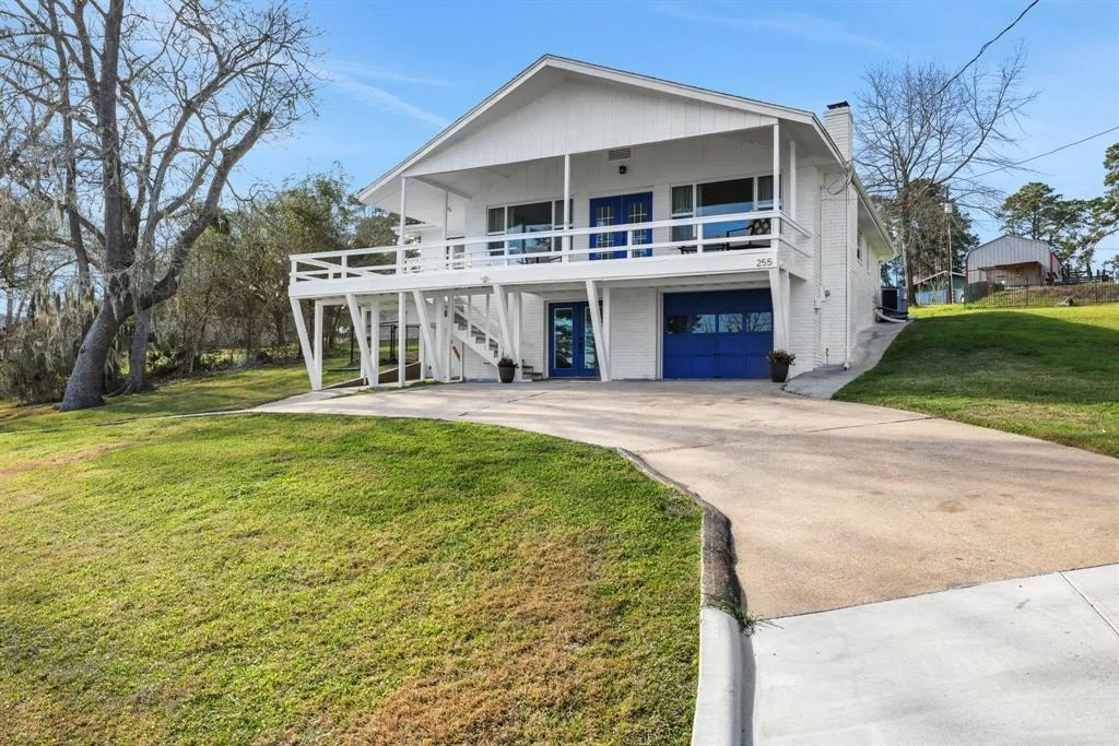 Photo of 255 Edgewater Way