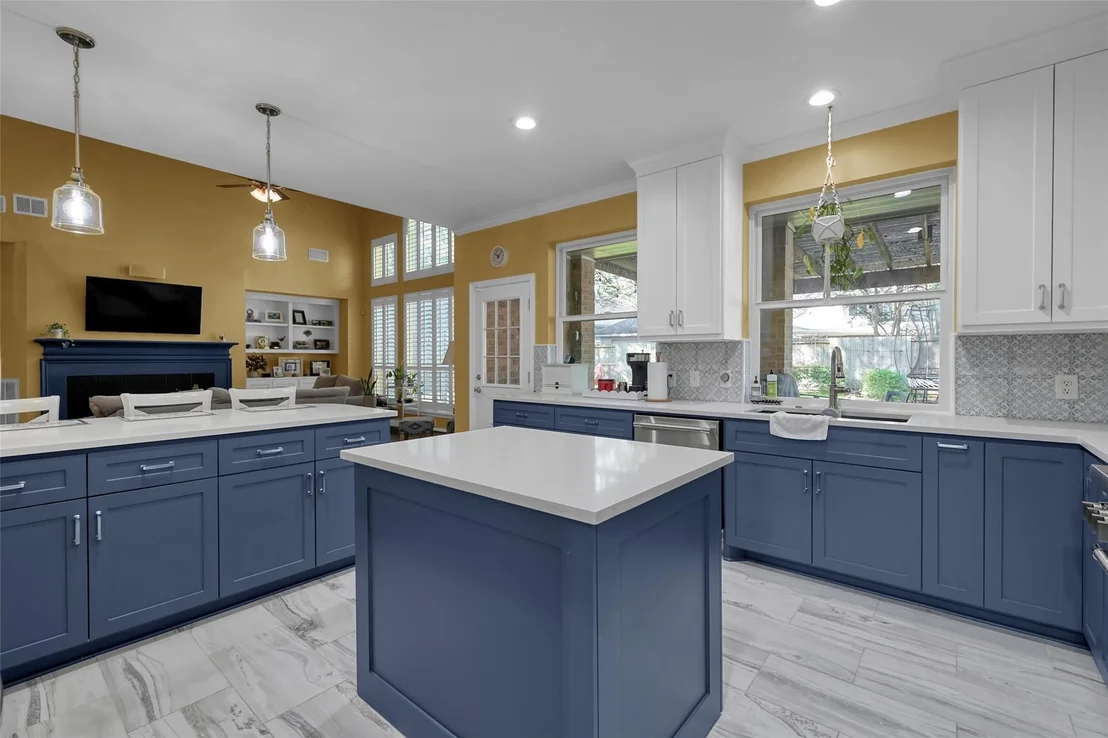 Photo of 143 S Goldenvine Circle