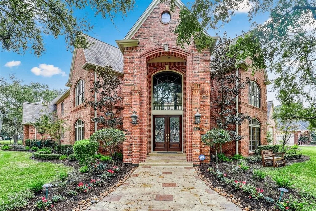 Photo of 1611 Windsor Park Drive