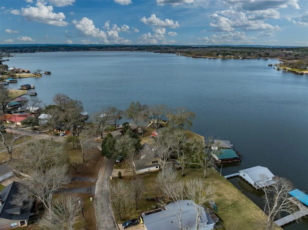 Photo of 15490 Lakeside Drive