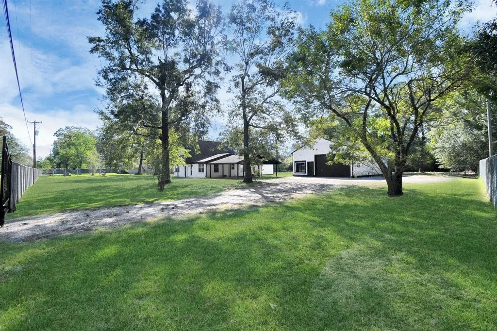 Photo of 22964 Maple Street