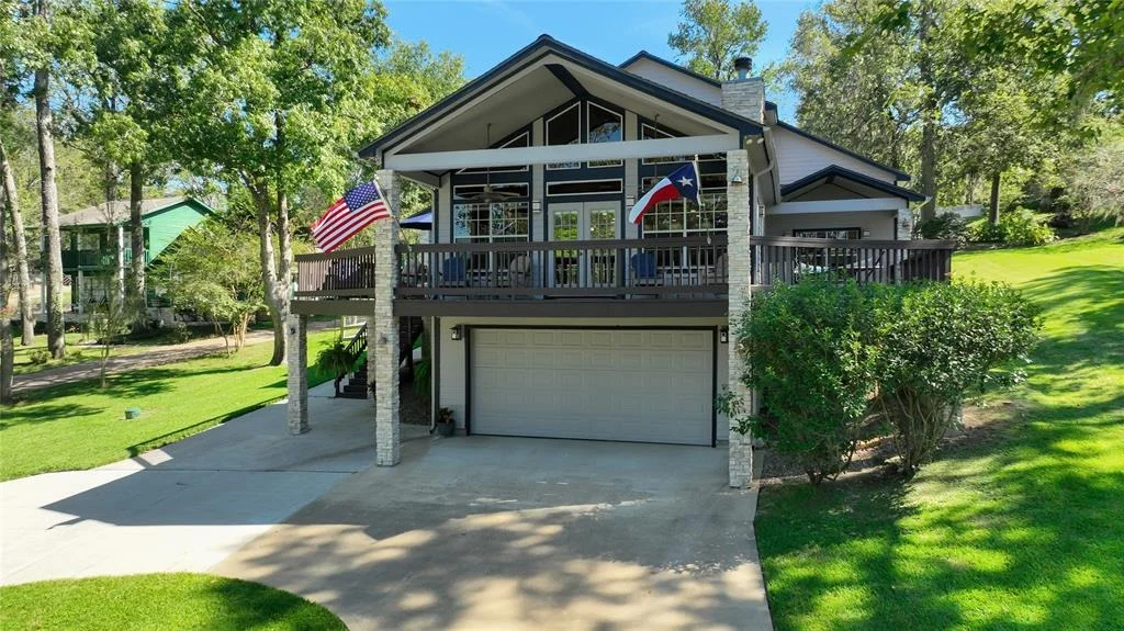 Photo of 120 Lake Oaks Boulevard