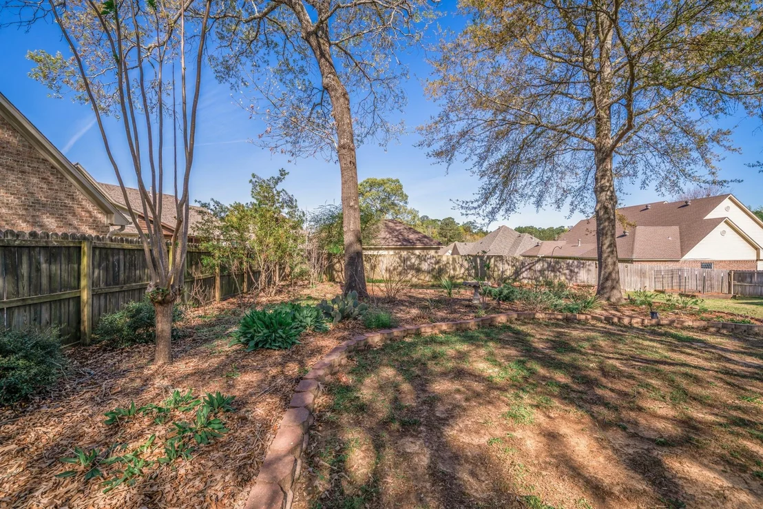 Photo of 104 Glen Rose Trail