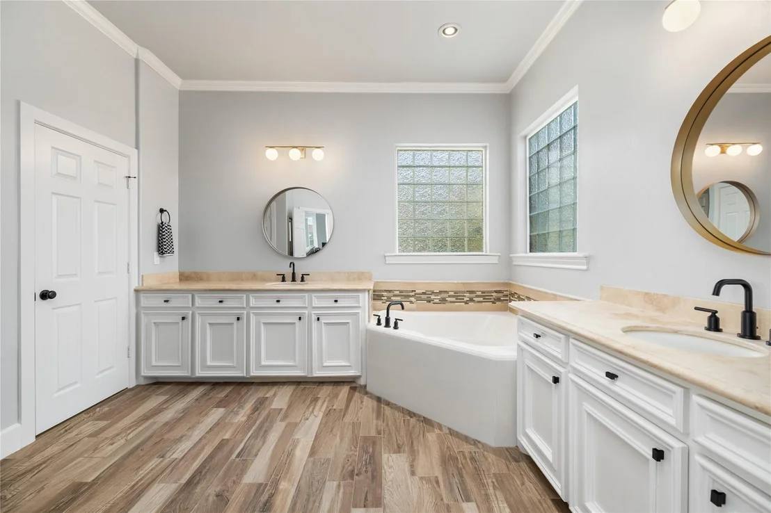 Photo of 11706 Edgewater Court