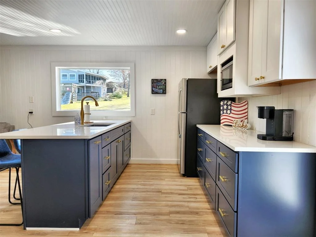 Photo of 15490 Lakeside Drive