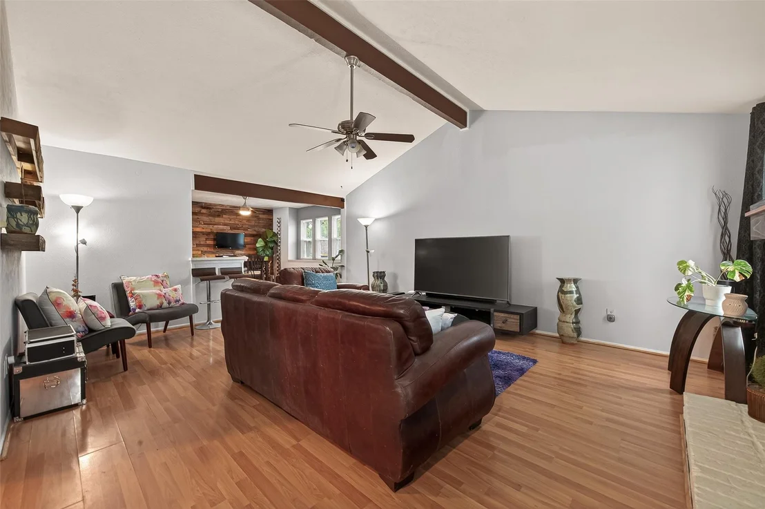 Photo of 10014 Walnut Glen Drive