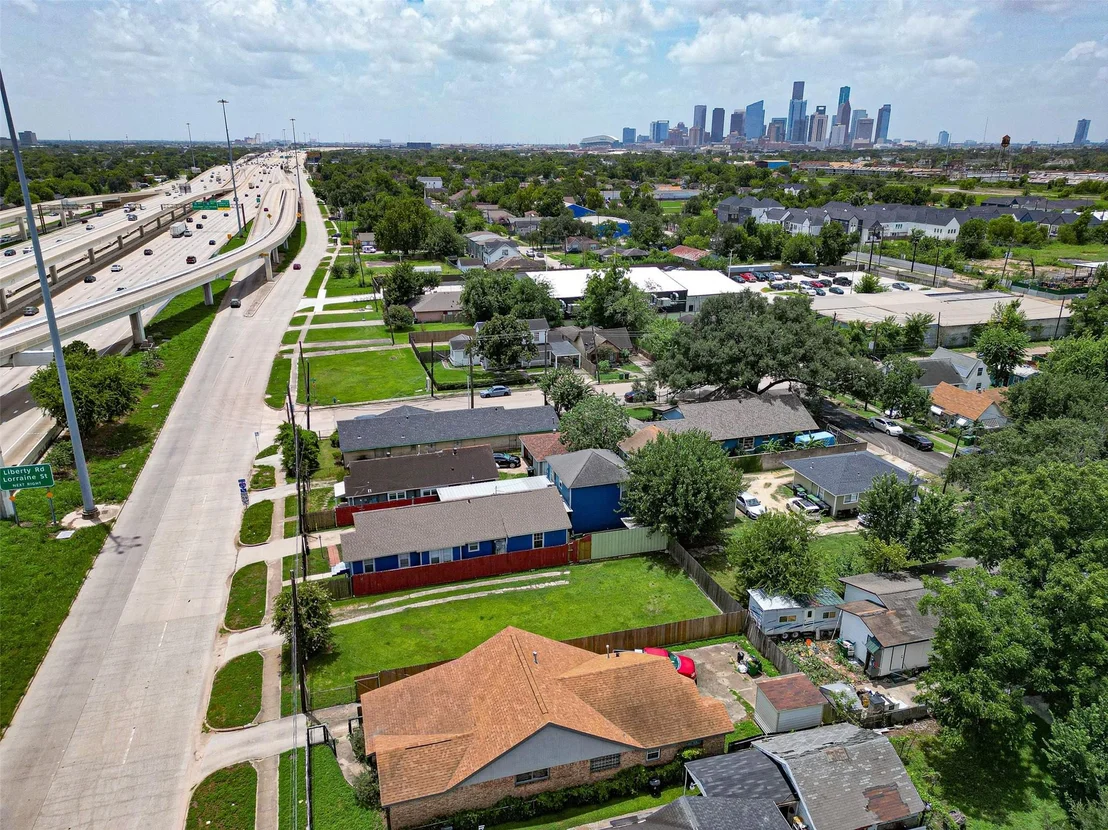 Photo of 3207 Eastex Freeway