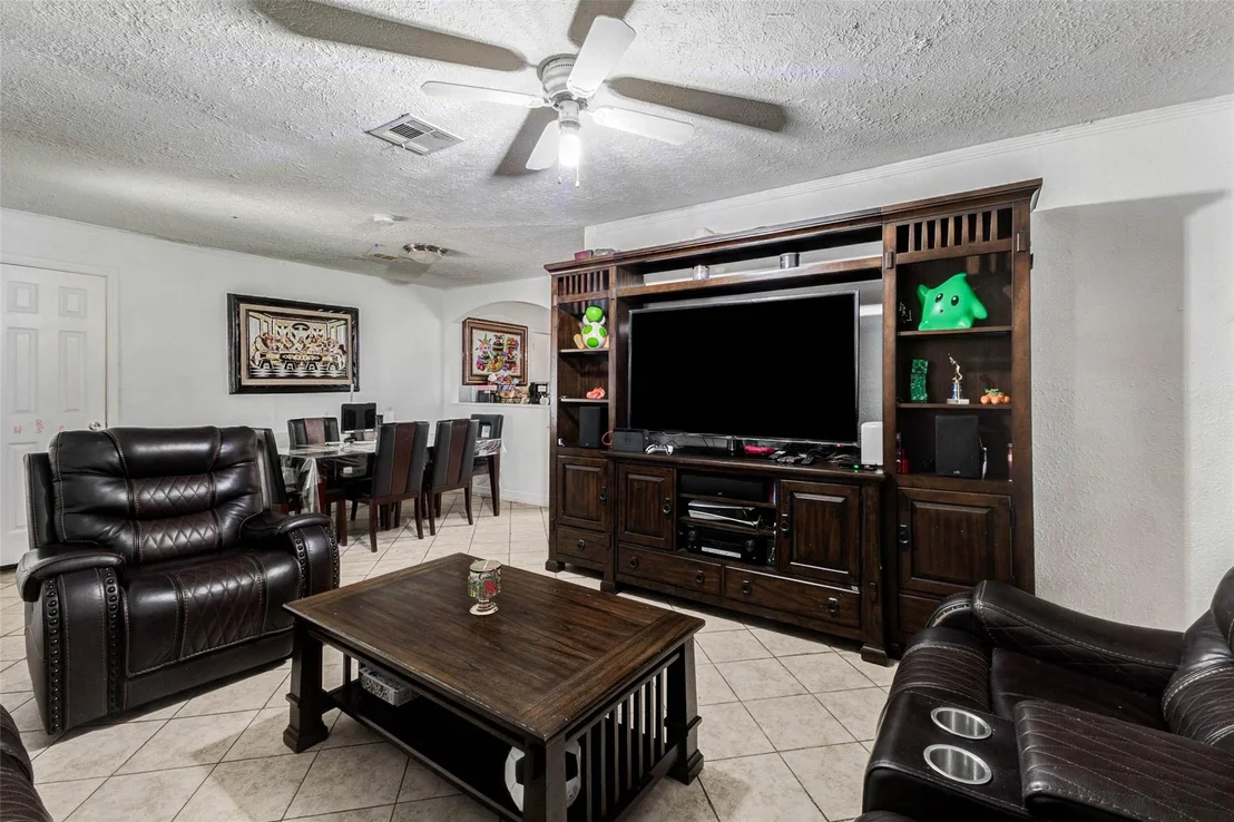 Photo of 1607 Beusch Drive