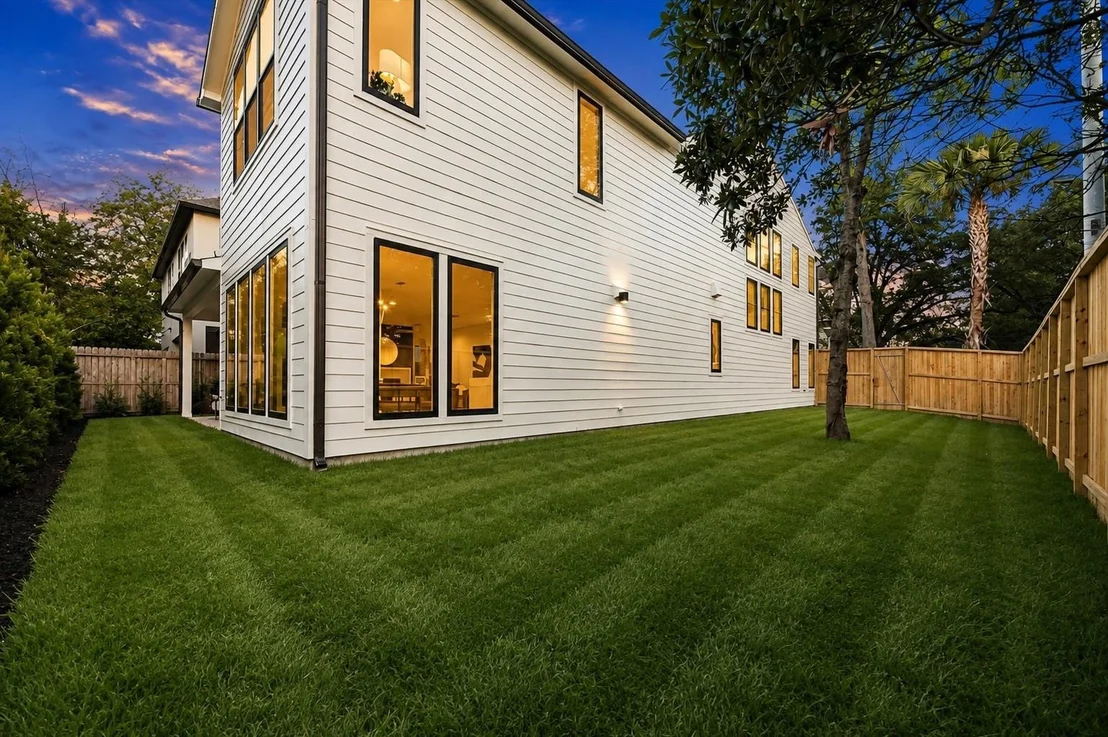 Photo of 2250 Bartlett Street