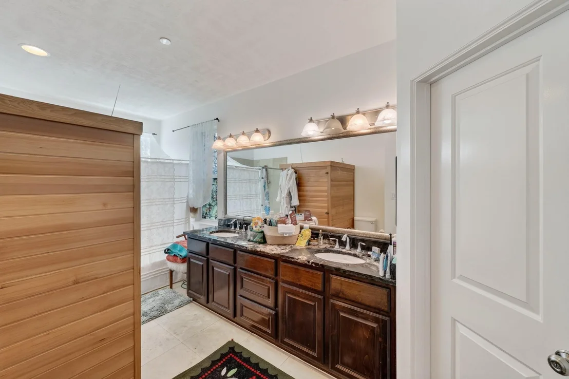 Photo of 335 Voss Road