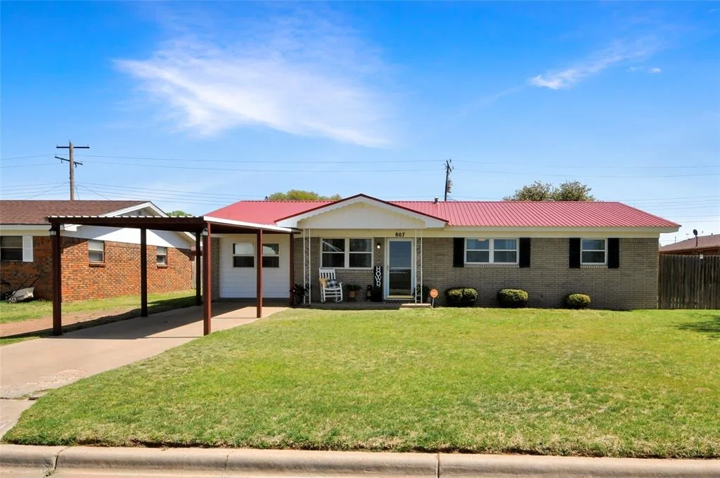 Photo of 807 Ridgelea Drive