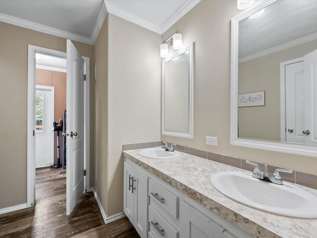 Photo of 11197 Artic Circle