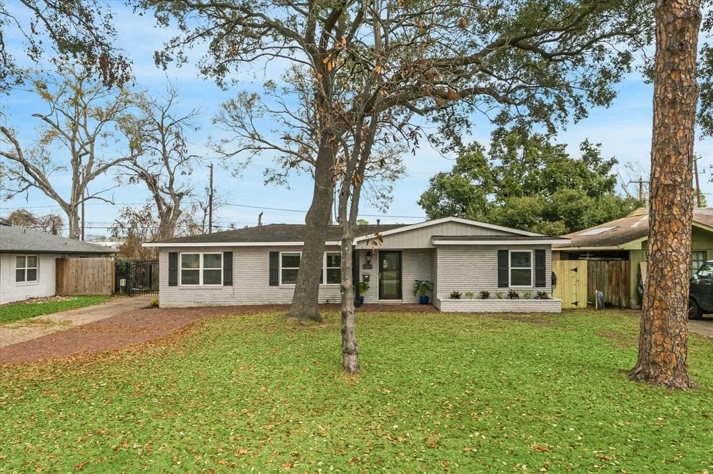 Photo of 9916 Westview Drive