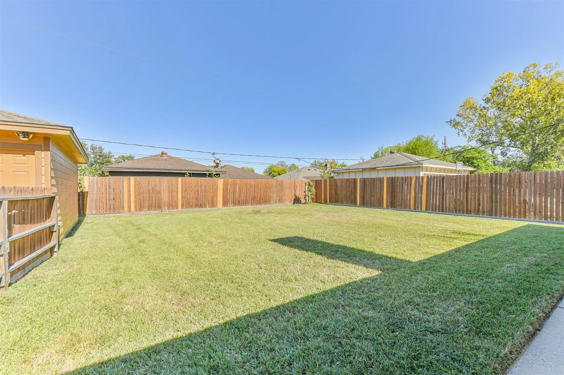 Photo of 9314 Roos Road