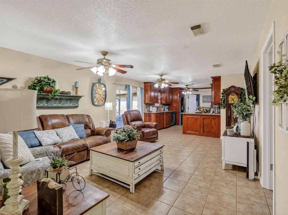 Photo of 1348 Gifford Road