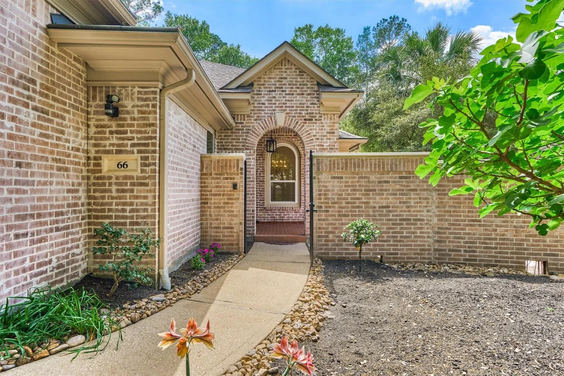 Photo of 66 S Castlegreen Circle