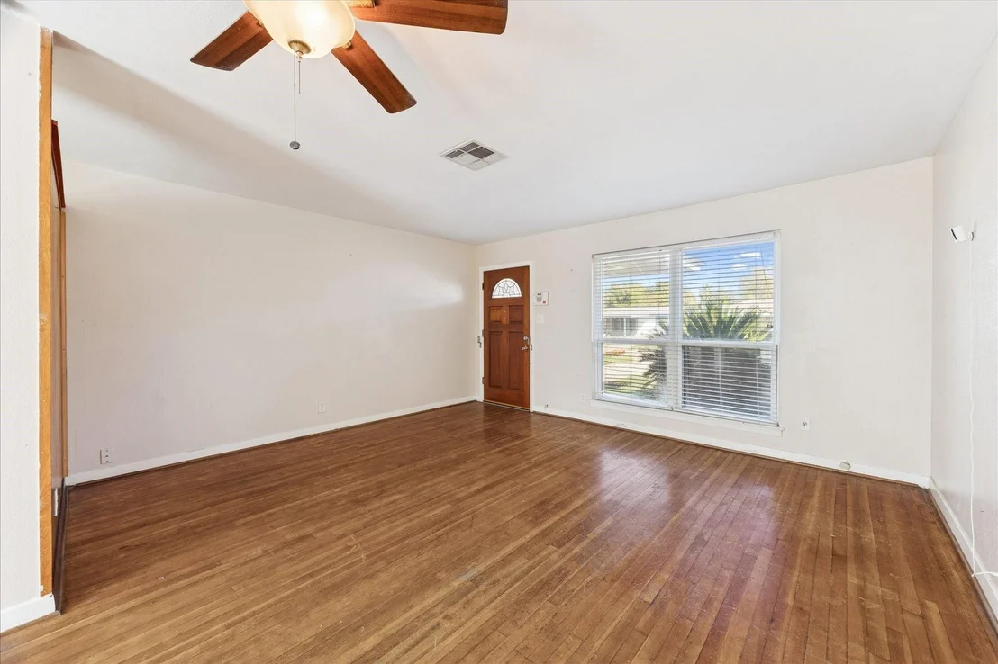 Photo of 3808 Dumbarton Road
