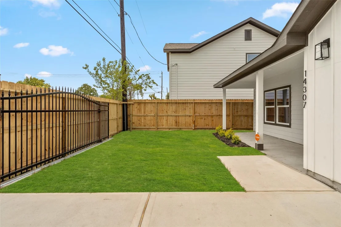 Photo of 14307 Laredo Street
