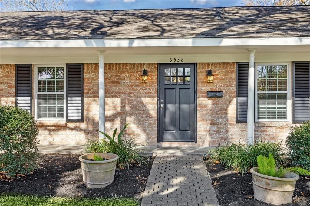 Photo of 9538 Meadowbriar Lane
