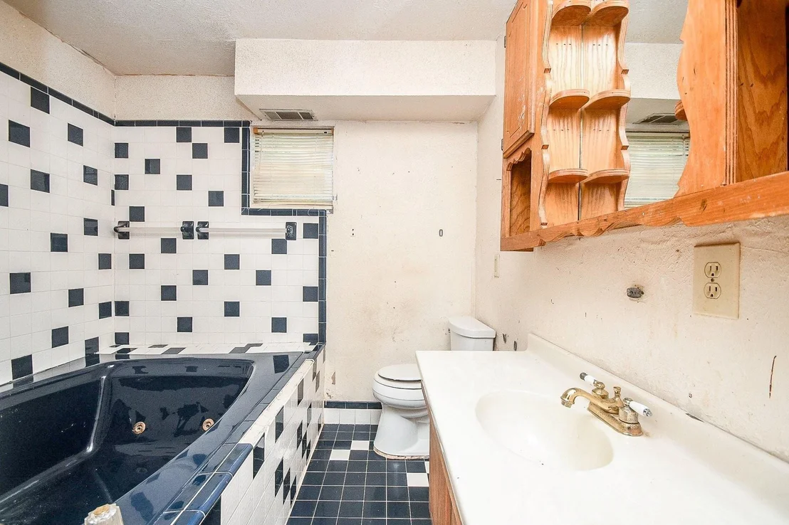Photo of 5942 Pershing Street