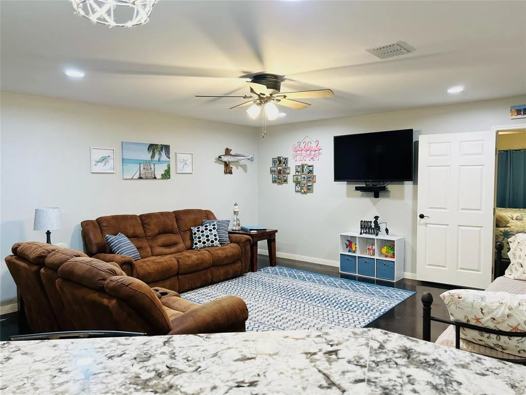 Photo of 305 W Denver Avenue