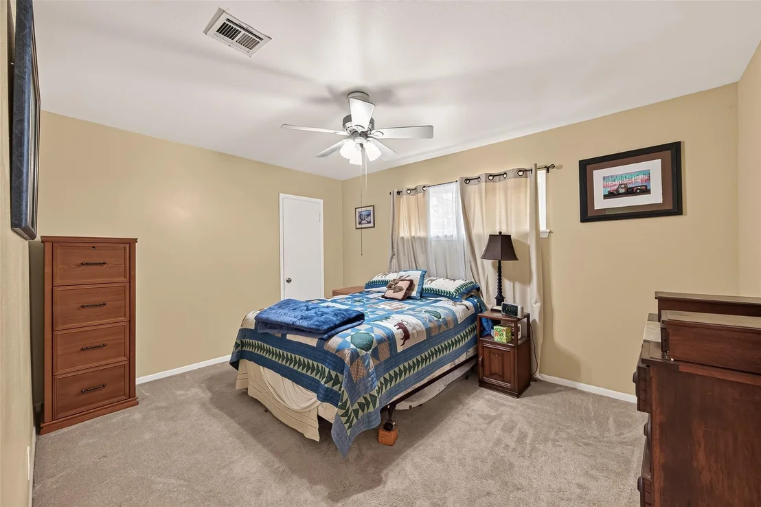 Photo of 10062 Warwana Road
