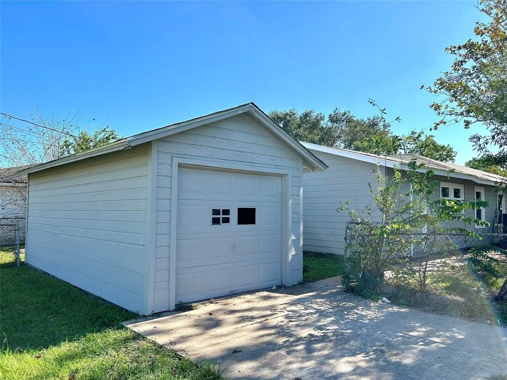 Photo of 1944 N Avenue H