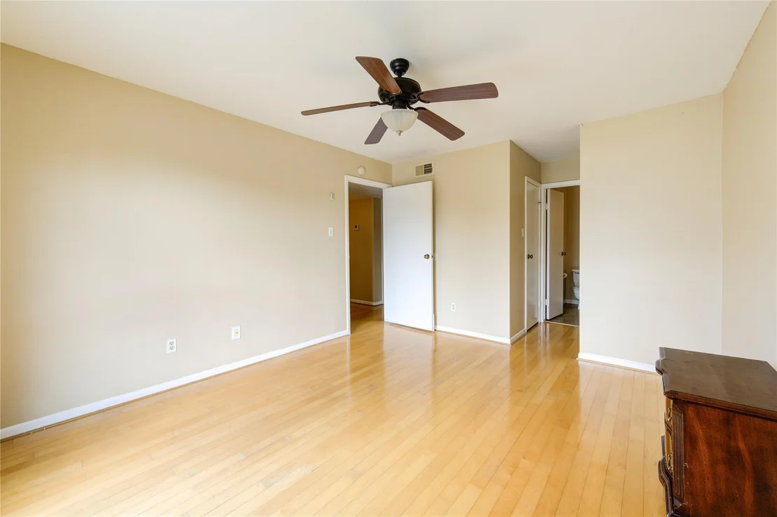 Photo of Unit 21 at 3055 Walnut Bend Lane