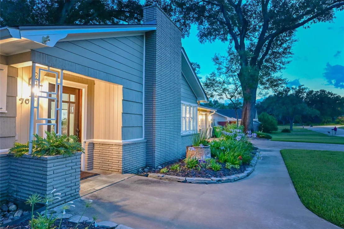 Photo of 700 Peachtree Drive