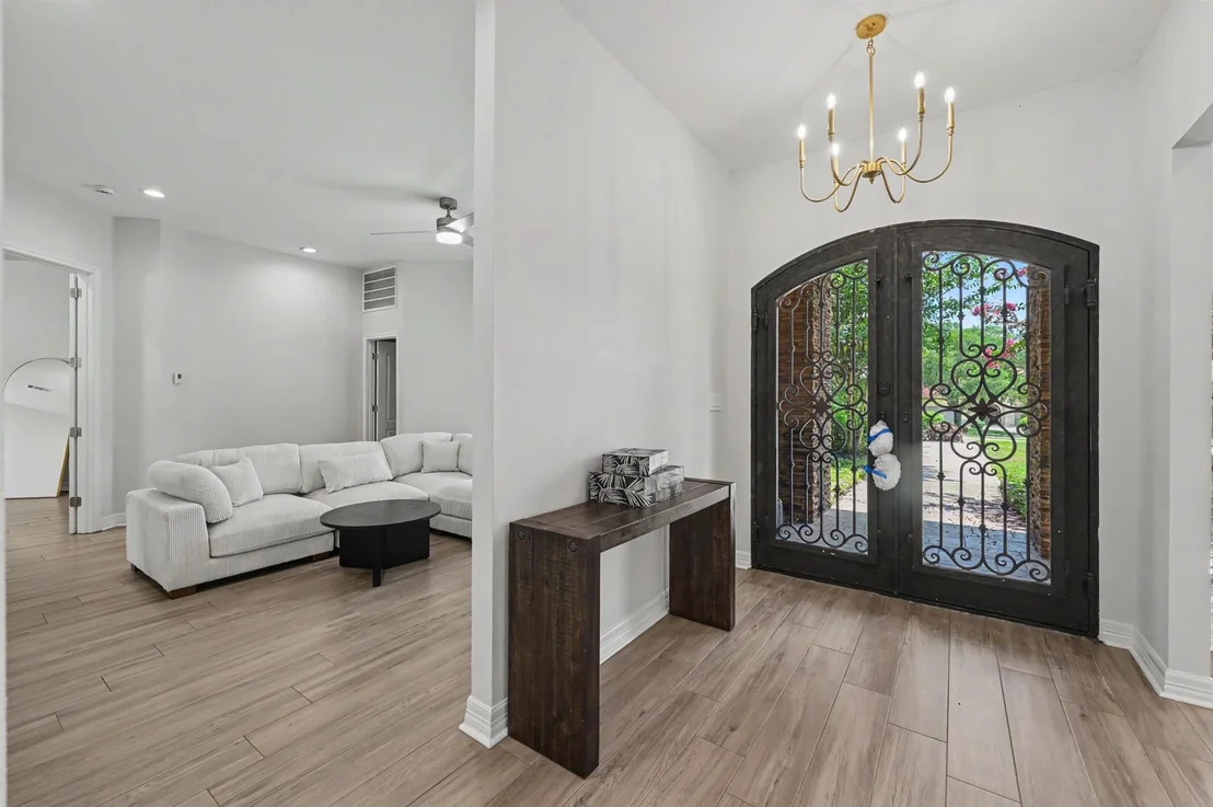 Photo of 60 La Jolla Circle