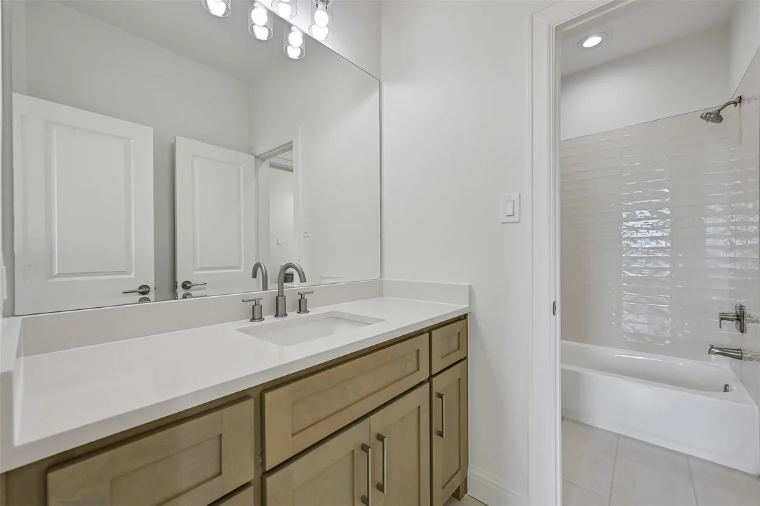 Photo of 1627 Bay Pointe Drive