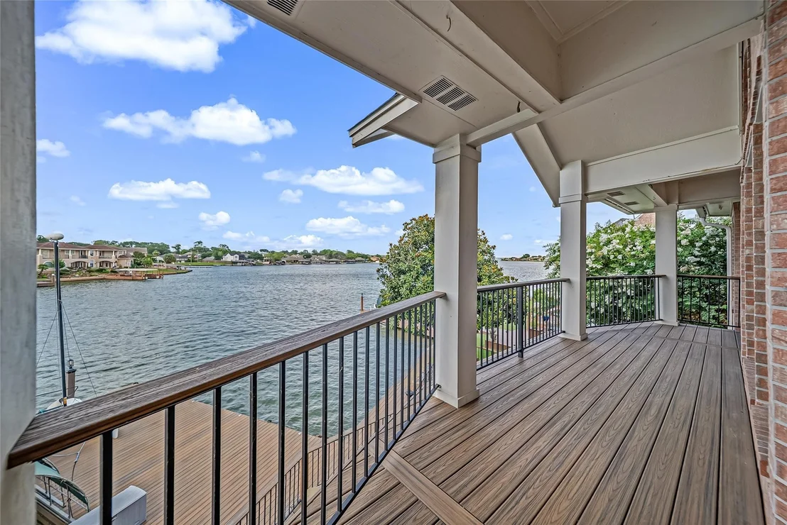 Photo of 318 Bayshore Drive