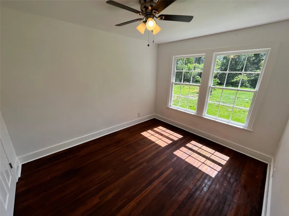 Photo of 3975 Howard Street