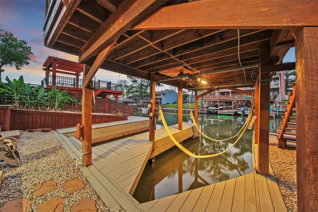 Photo of 734 Lake View Drive